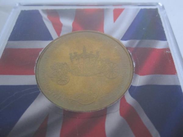 Image 3 of Queen Elizabeth II longest reigning monarch coin 2015