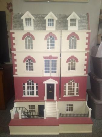 Image 1 of Part broken but fixable dolls house