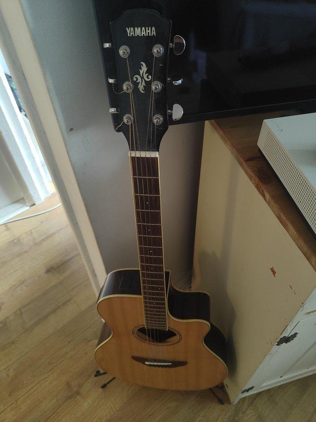Preview of the first image of Guitar YAMAHA excellent condition.