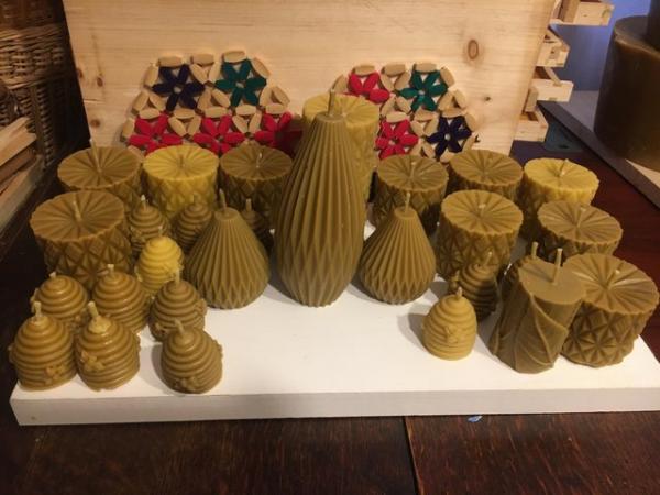 Image 11 of Honey and beeswax candles gift set