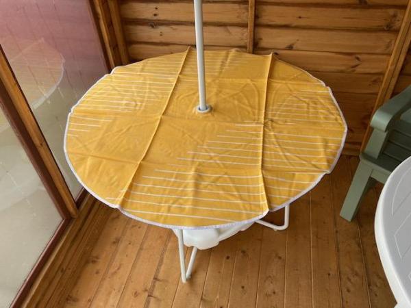Image 1 of Garden table with parasol and tablecloth