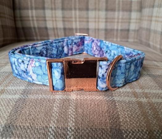 Image 6 of Brand new L/XL dog collar and bowtie, pretty floral fabric