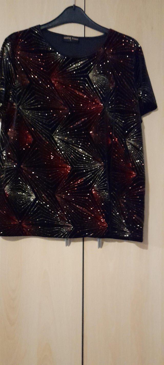 Preview of the first image of New red blackgold glitter top.