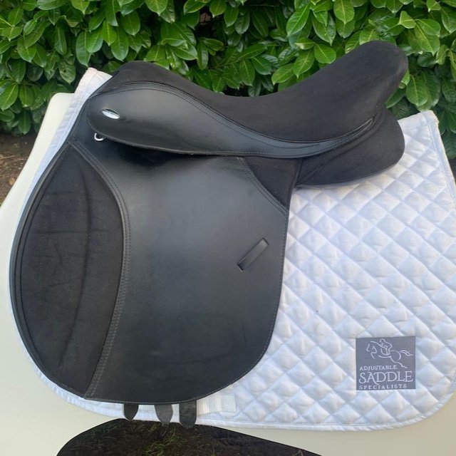 Preview of the first image of Thorowgood T4 17.5" cob saddle (S3019).