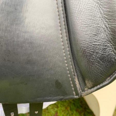 Image 12 of Thorowgood T8 17” Low Profile Dressage saddle (S2935)