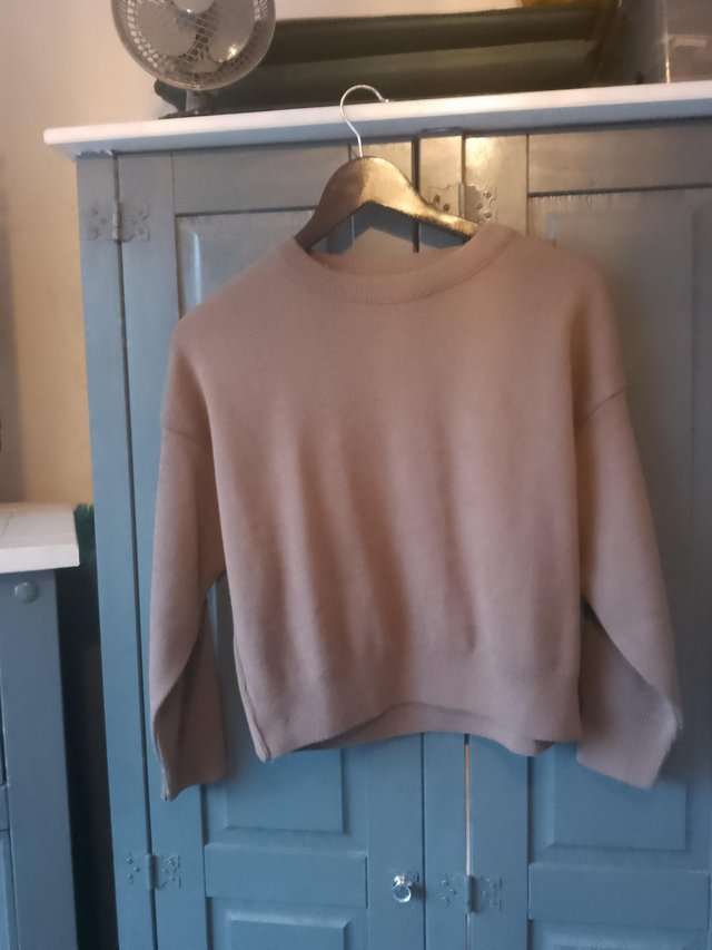 Preview of the first image of Women's brown jumper size medium.