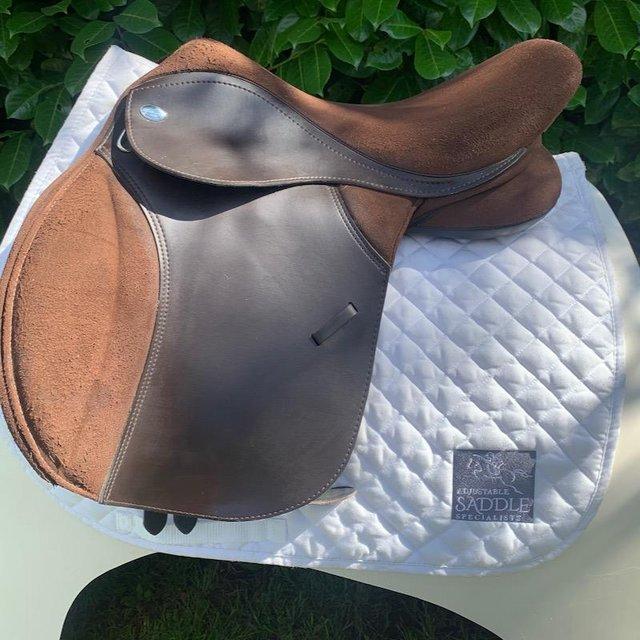 Preview of the first image of Thorowgood T4 17.5" cob saddle (S2765).