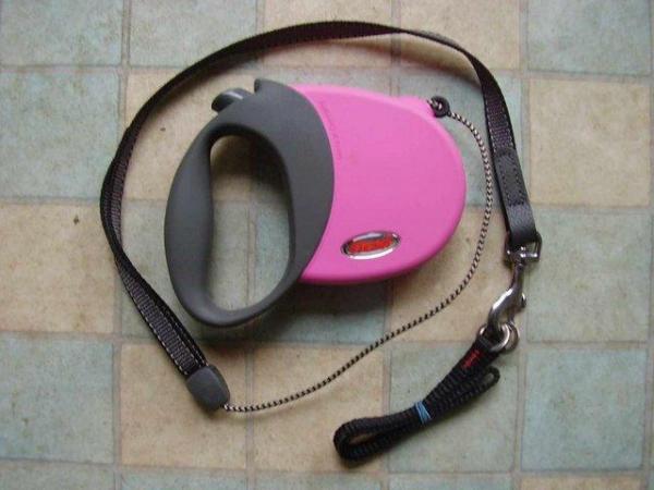 Image 2 of Extending dog lead pink by Flexi