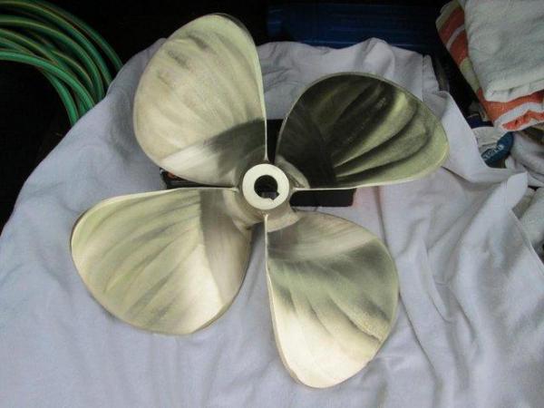 Image 2 of Propellor Left Hand 23" x 15" 40mm Shaft