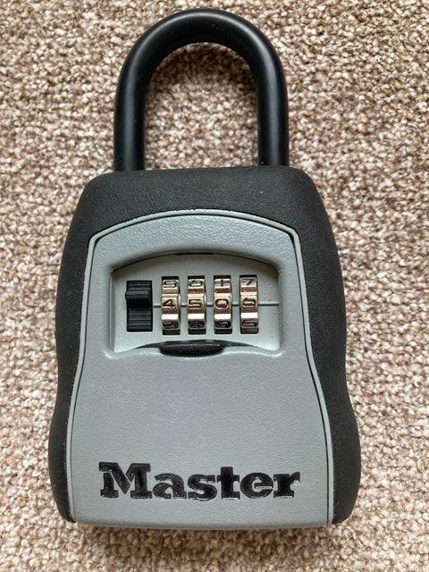 Preview of the first image of Master Lock 5400EURD 5400E Portable Shackled Combination Key.