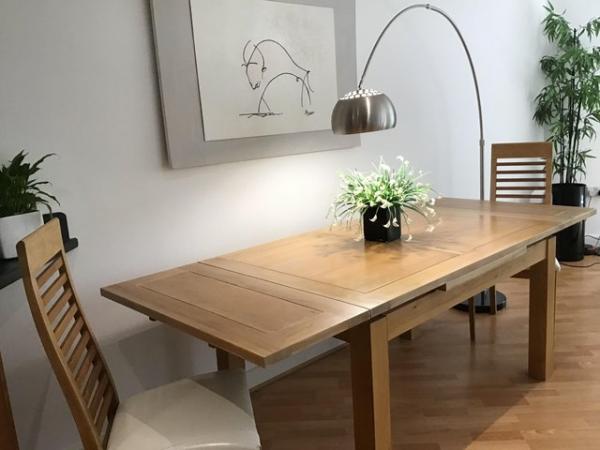 Image 1 of EXTENDING SOLID OAK DINING TABLE RRP £550 SEATS 6-8
