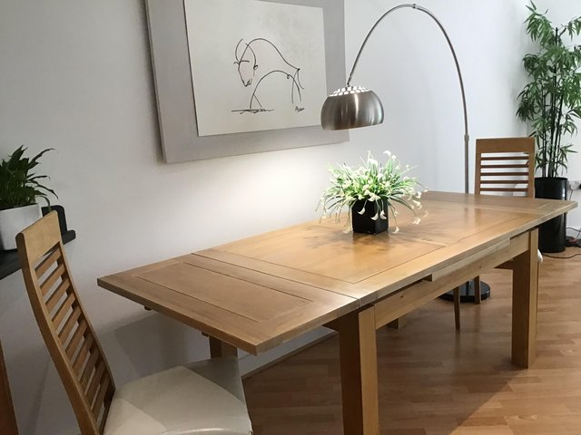 Preview of the first image of EXTENDING SOLID OAK DINING TABLE RRP £550 SEATS 6-8.