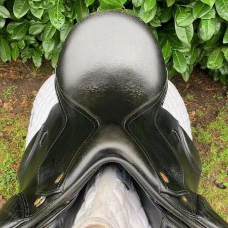 Image 11 of Kent & Masters 17” S-Series High Wither Compact saddle