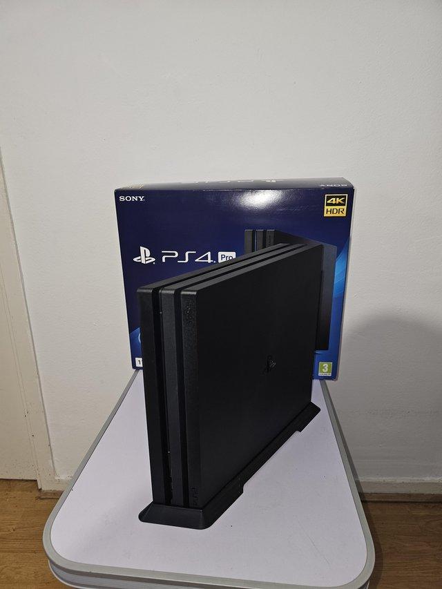 Preview of the first image of Playstation 4 pro 1tb 4K HDR 1tb bundle.