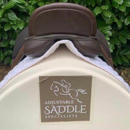 Image 11 of Wintec 16 inch dressage saddle
