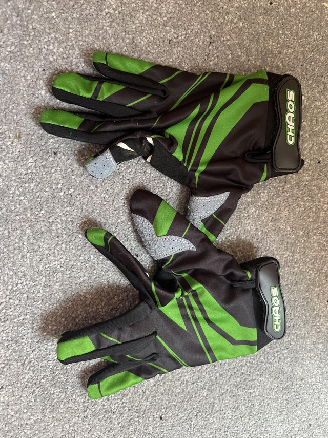 Preview of the first image of Chaos Xs Bike gloves …………………...
