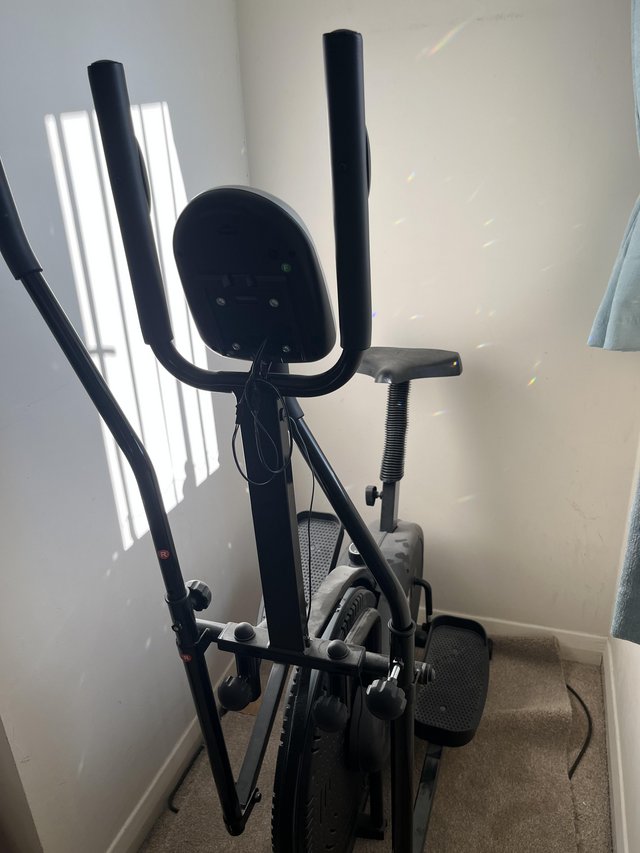 Hardly used cross trainer — Sports & Fitness in Maldon