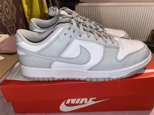 Preview of the first image of Nike Dunk Low Retro Trainers.