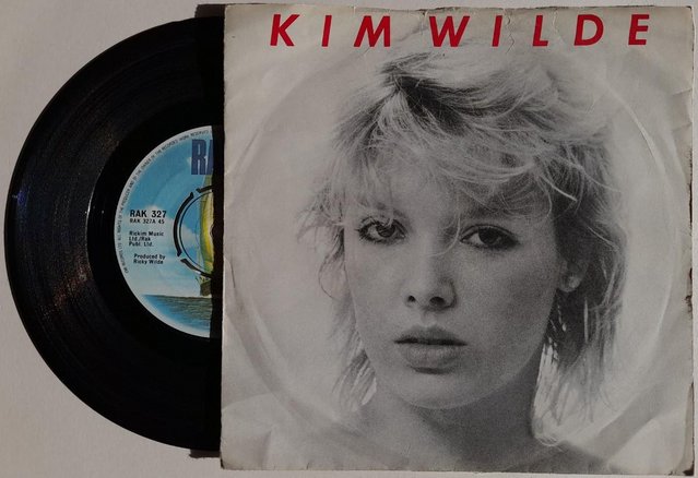 Preview of the first image of Kim Wilde ‘Kids In America’ 1981 UK 7" vinyl single. EX+/VG+.