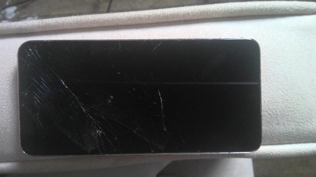 Image 1 of Samsung S22 screen front and back broken otherwise working