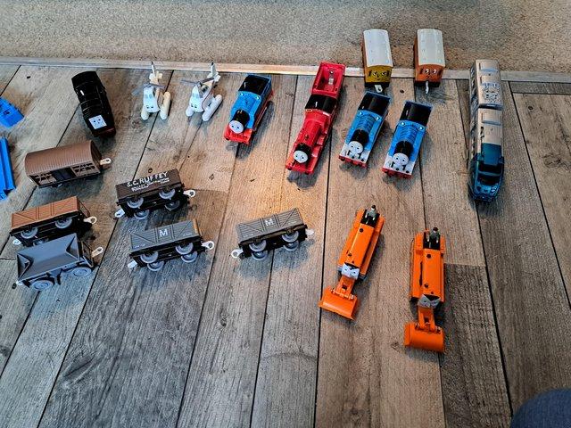 Preview of the first image of Thomas the tank engine train set with battery trains.