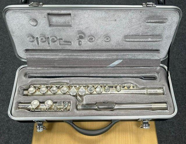 Preview of the first image of Odyssey Flute and hard case (USED).