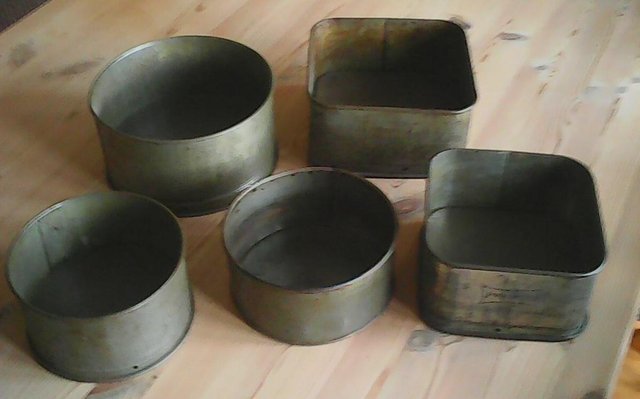 Image 2 of Retro Loose bottom cake tins - assorted sizes