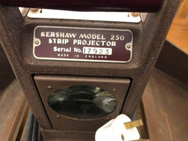 Image 2 of Kershaw Model 250 strip projector.In a wooden case (needs