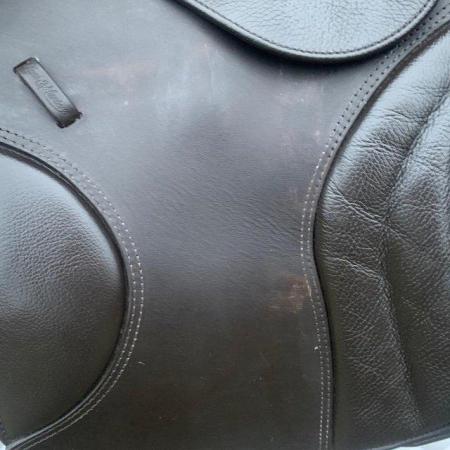 Image 16 of kent and masters s series 17.5 inch jump saddle