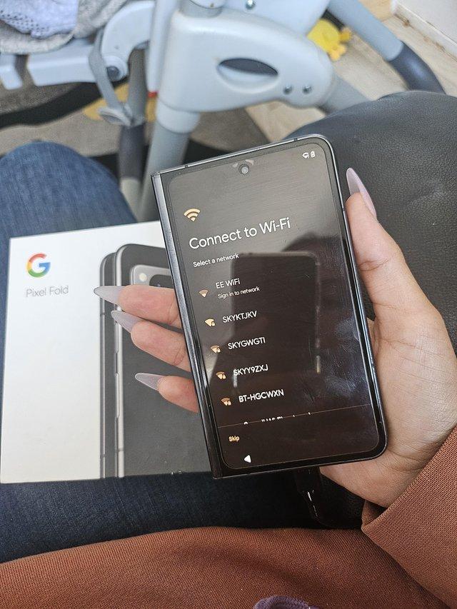 Preview of the first image of Google pixel fold 256gb.