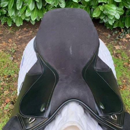 Image 7 of Thorowgood T4 17 inch cob saddle