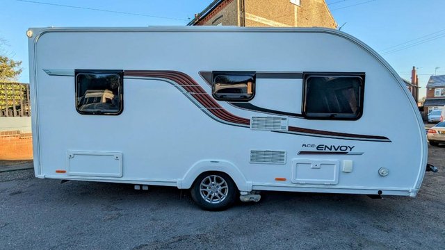 Image 7 of SUPERB SWIFT ACE ENVOY - 2017 4 BERTH CARAVAN WITH AWNING
