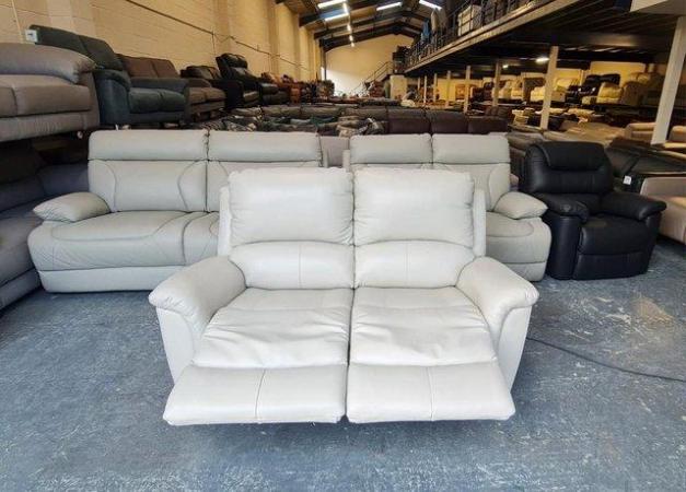 Image 2 of La-z-boy Kenny cream leather electric recliner 2 seater sofa
