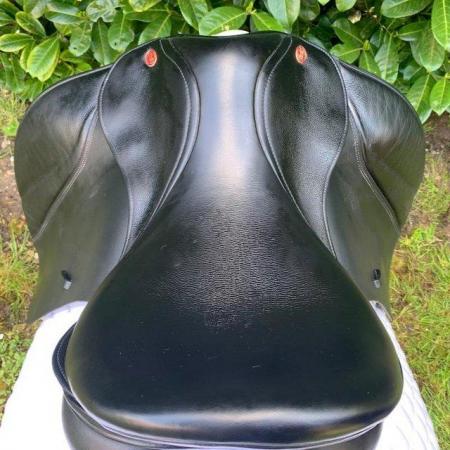 Image 16 of Kent & Masters 17 inch  S-Series High Wither Dressage Saddle