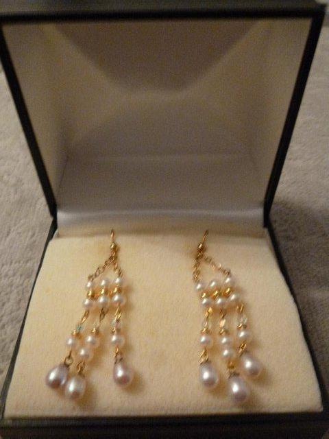 Preview of the first image of STUNNING FRESHWATER PEARLS AND 9CARAT GOLD EARRINGS.