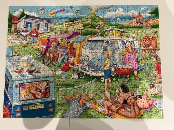 Image 2 of Ravensburger 2 x 500 piece jigsaws titled On Holiday.