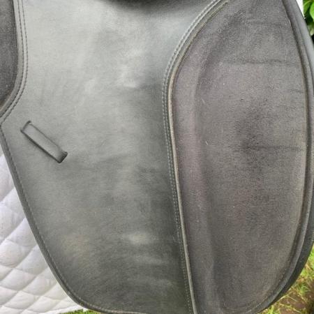 Image 13 of Thorowgood T4 17 inch dressage saddle