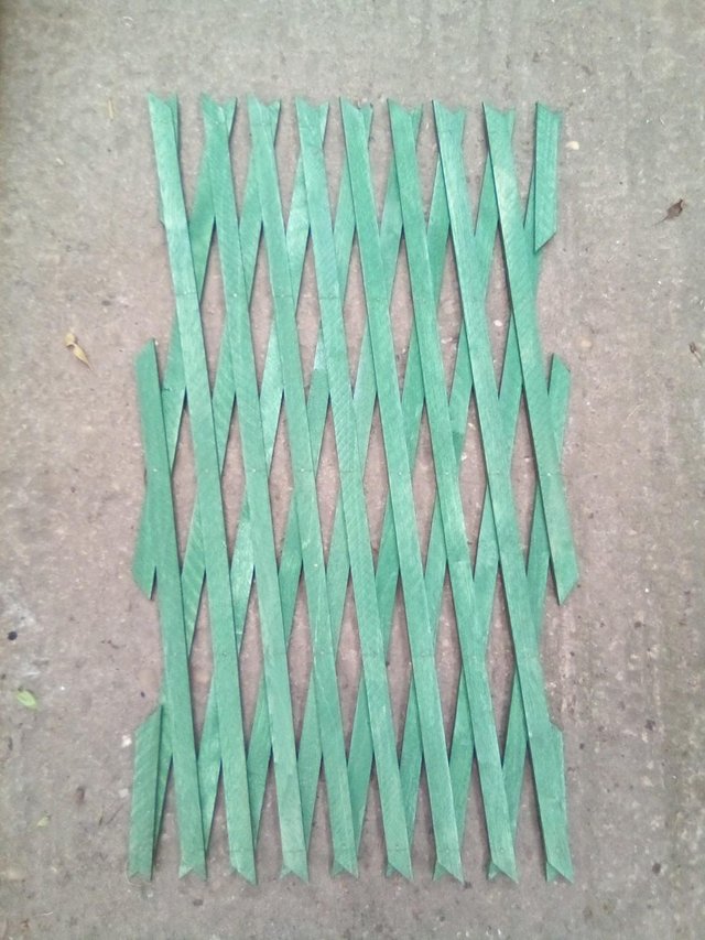 Preview of the first image of TRELLIS Green- EXPANDINGwood 45cm x 180cm NEW.
