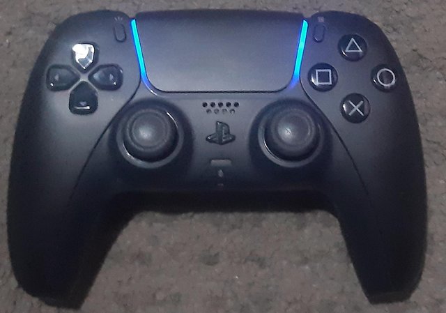 Image 1 of Bkack Ps4 controller????