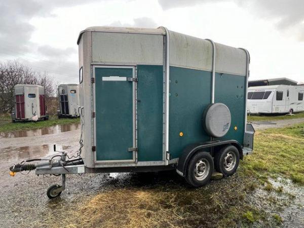 Image 3 of Ifor Williams HB505 horse trailer