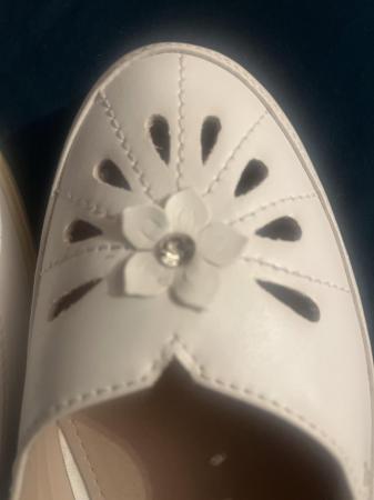 Image 3 of White Cushion Walk Wide Fit Shoe 9EEE