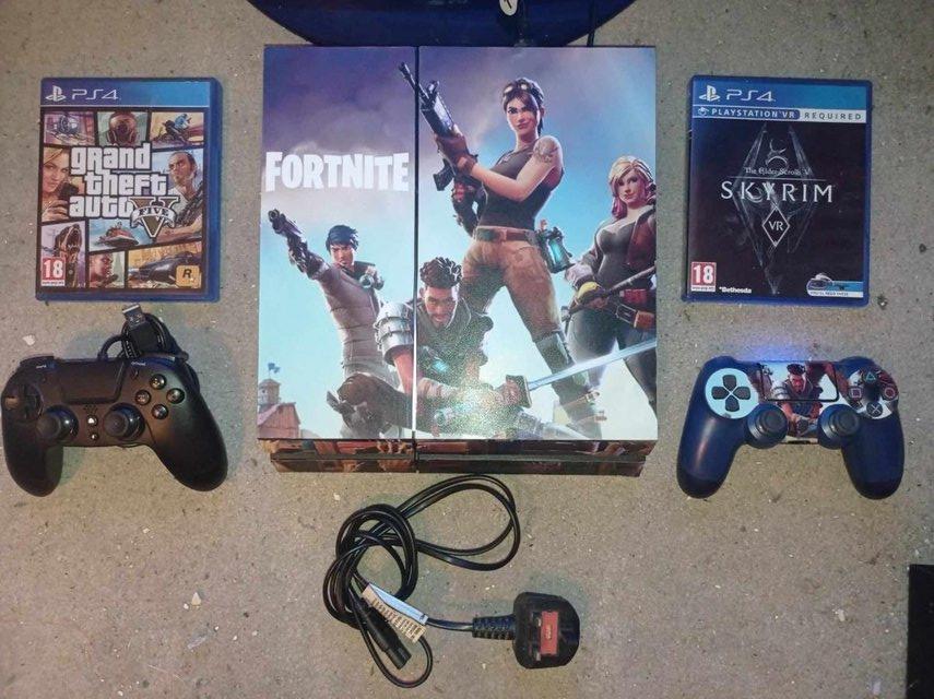 Preview of the first image of FORTNITE PS4 model CUH-1116A console+ 2 Controllers+ 2 Games.