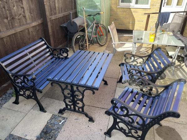 Image 3 of Refurbished garden bench, two chairs and a table