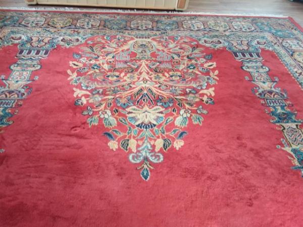 Image 2 of Silk Vintage carpet good condition