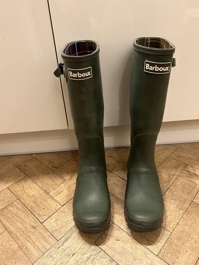 Preview of the first image of Barbour Wellington boots size 9.