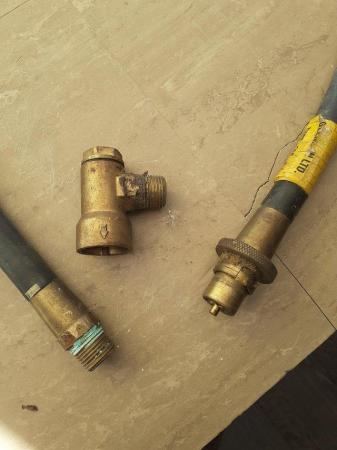 Image 2 of Quick release gas pipe with fittings