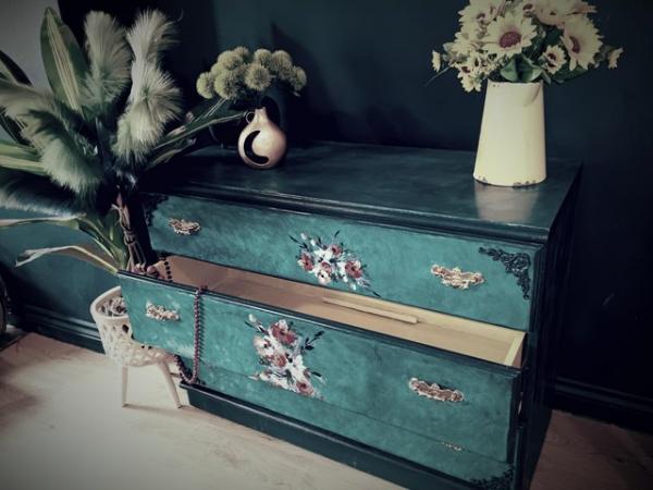 Image 1 of Vintage chest of drawers