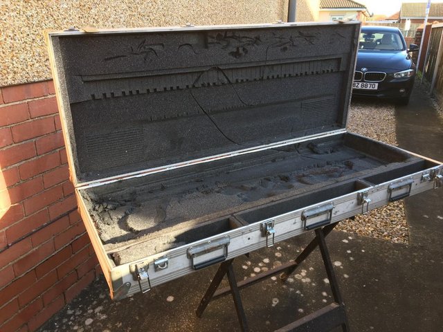Preview of the first image of For sale: Flight case for an electric piano or keyboard.