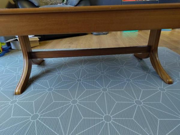 Image 1 of Extendable wooden coffee table