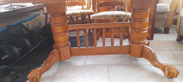 Image 3 of High quality dining room table with 8 chairs,2 are carvers.
